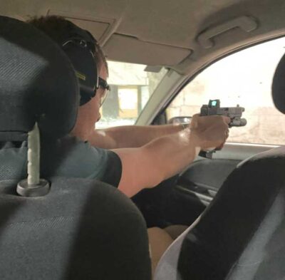 Das Fahrzeug als Deckung im Schießtraining
